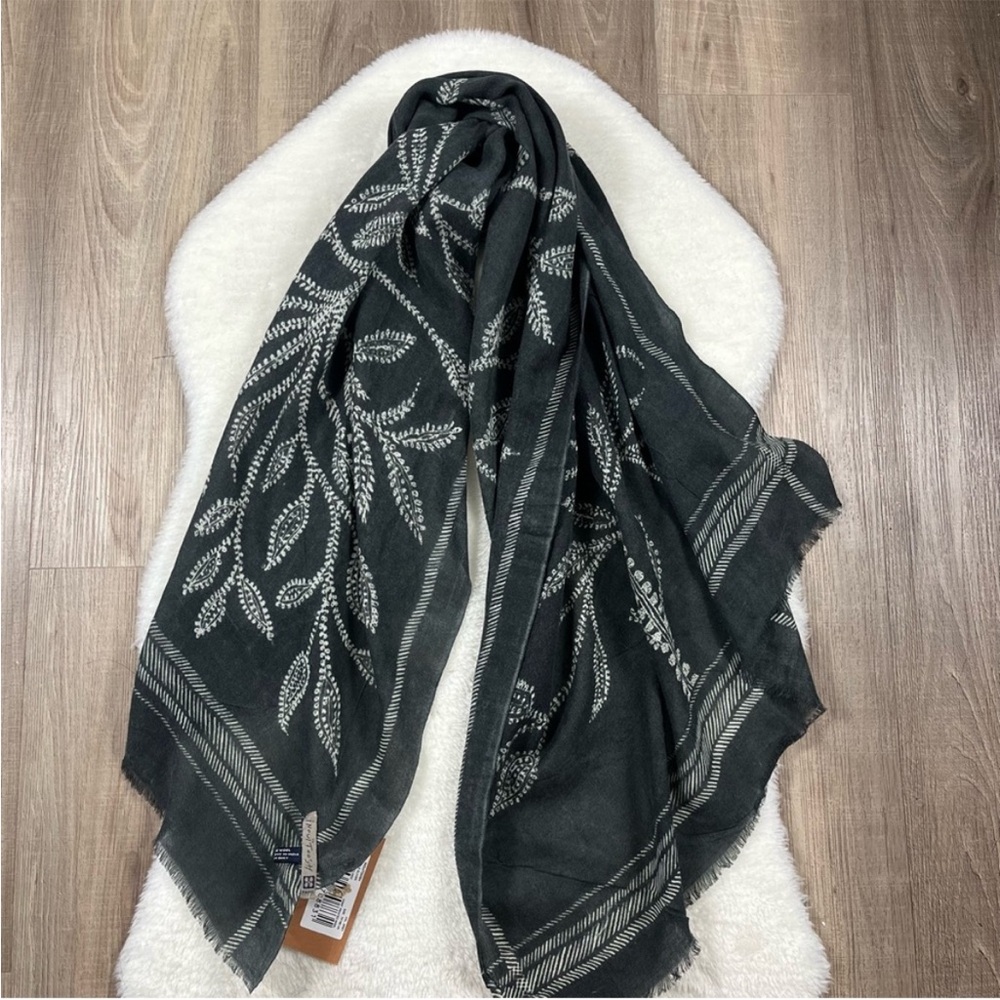 Inouitoosh wool scarf